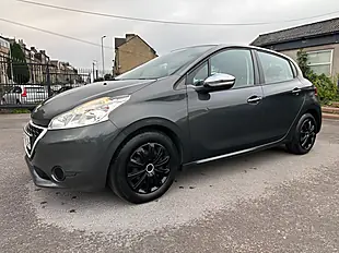 Used 2013 Peugeot 208 Access+ Grey - Interior and Exterior details 4
