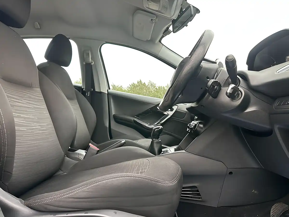 Used 2013 Peugeot 208 Access+ Grey - Interior and Exterior details 5