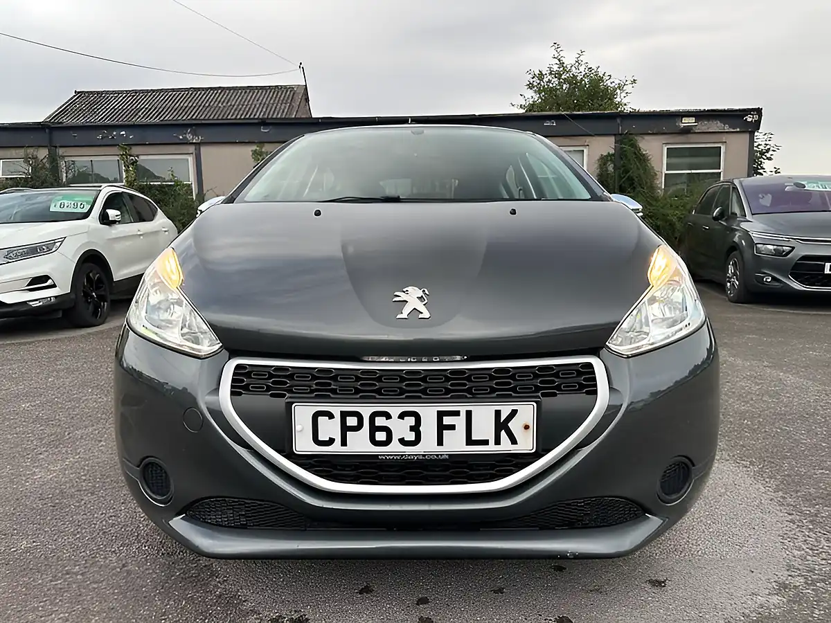 Used 2013 Peugeot 208 Access+ Grey - Interior and Exterior details 7