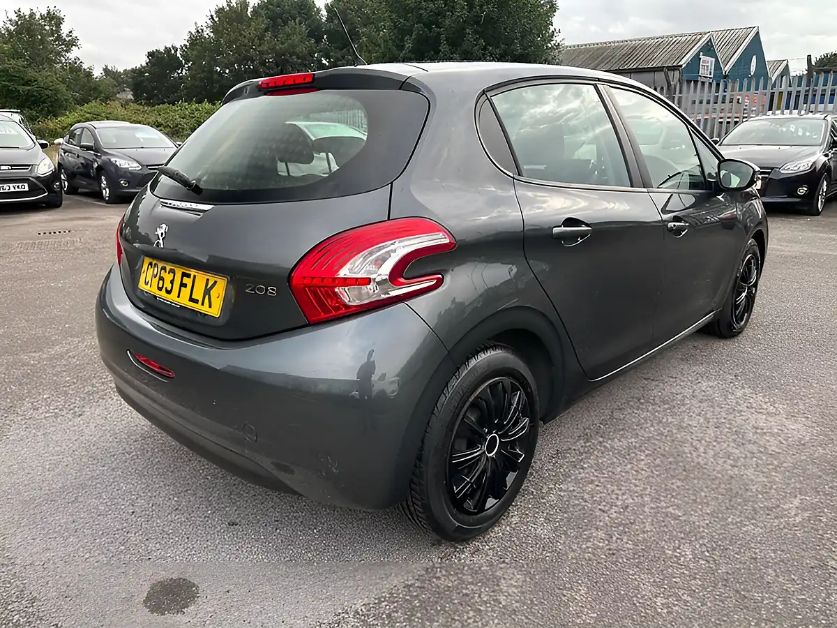 Used 2013 Peugeot 208 Access+ Grey - Interior and Exterior details 9