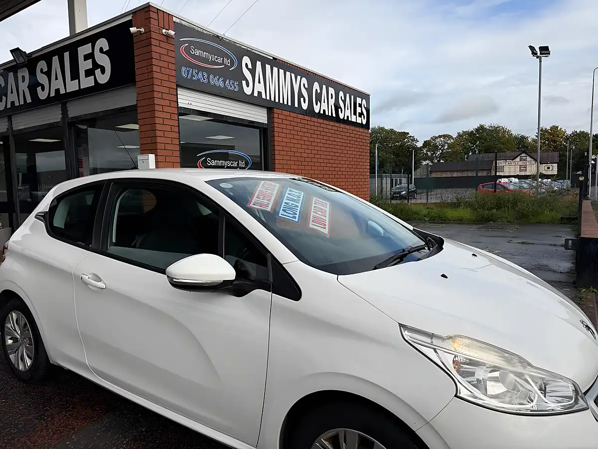 Used 2013 Peugeot 208 Access+ White - Interior and Exterior details 10