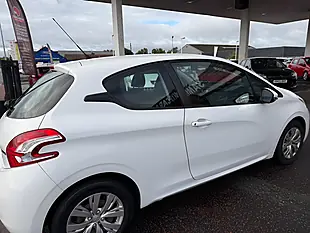 Used 2013 Peugeot 208 Access+ White - Interior and Exterior details 12