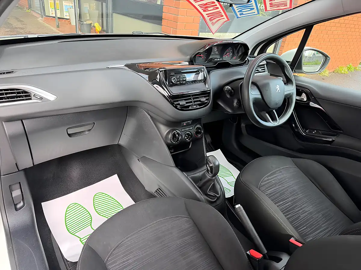 Used 2013 Peugeot 208 Access+ White - Interior and Exterior details 14