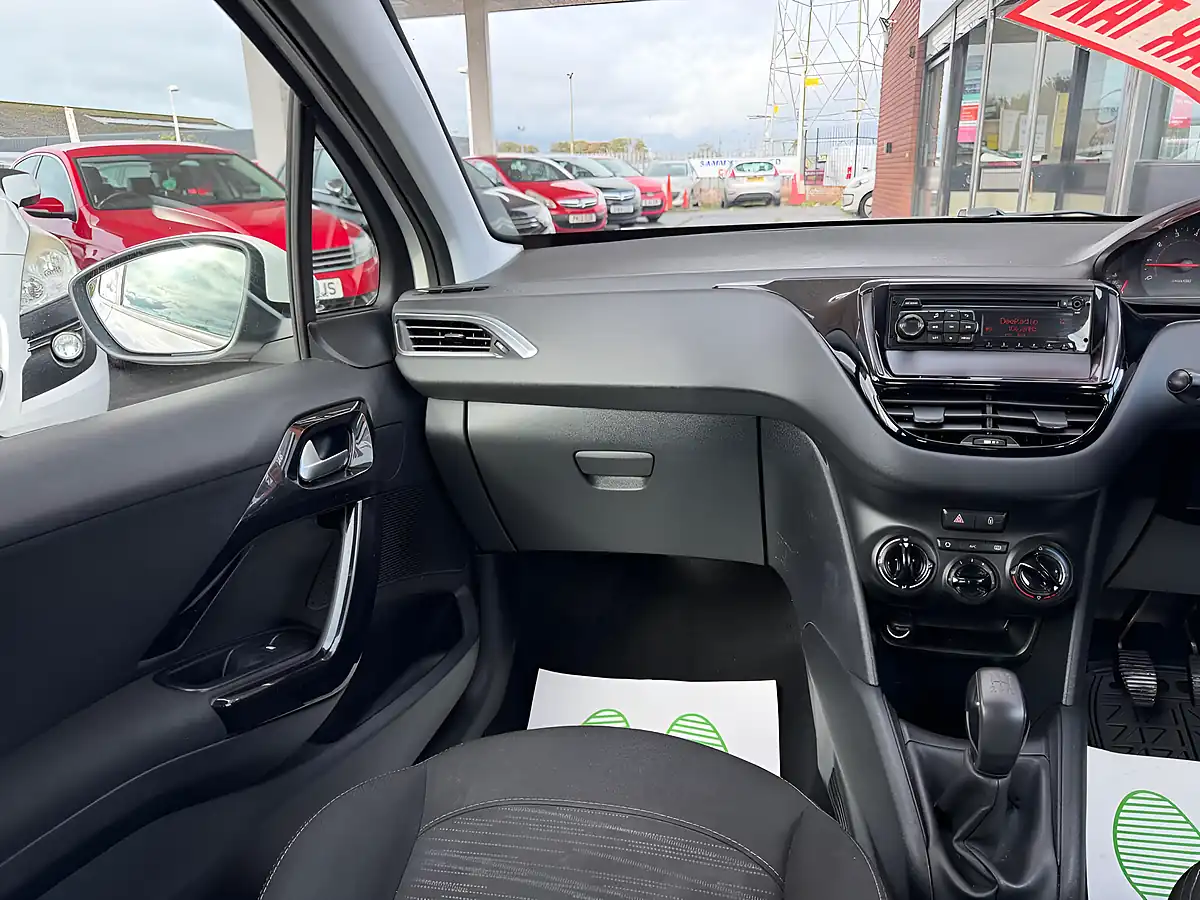 Used 2013 Peugeot 208 Access+ White - Interior and Exterior details 15