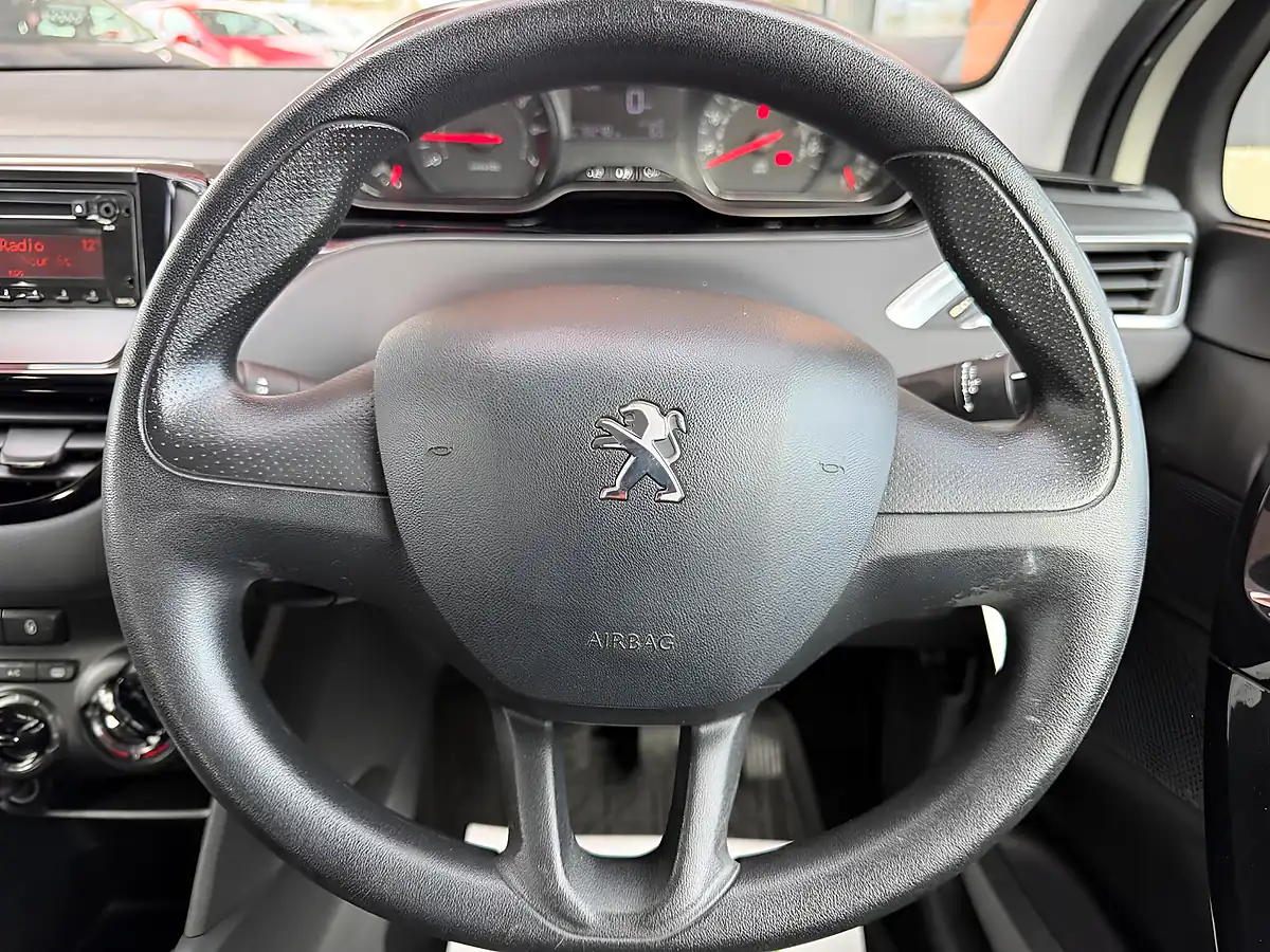 Used 2013 Peugeot 208 Access+ White - Interior and Exterior details 16