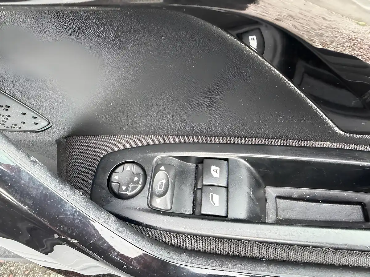 Used 2013 Peugeot 208 Access+ White - Interior and Exterior details 18
