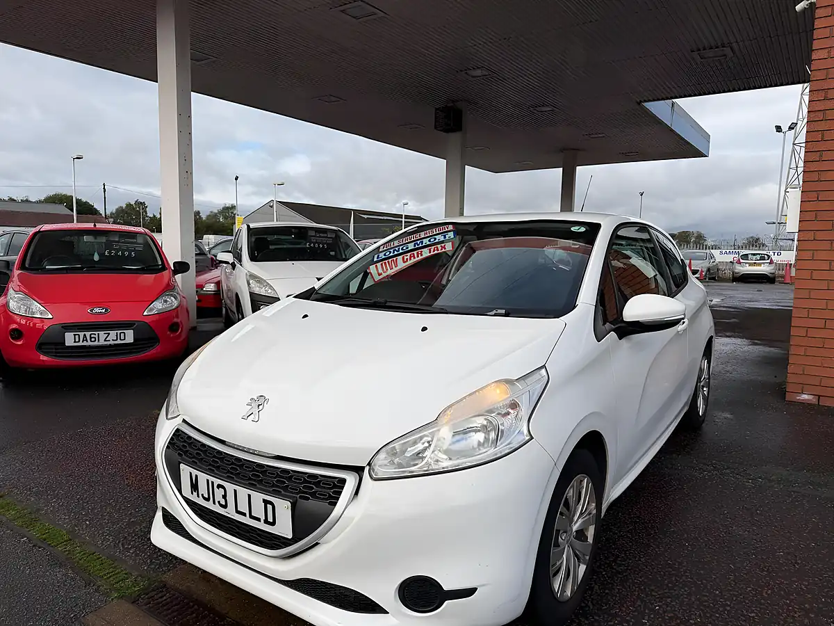 Used 2013 Peugeot 208 Access+ White - Interior and Exterior details 2