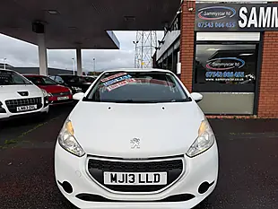 Used 2013 Peugeot 208 Access+ White - Interior and Exterior details 3