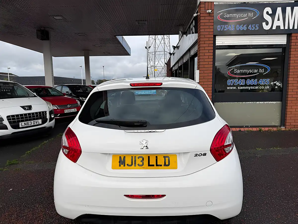 Used 2013 Peugeot 208 Access+ White - Interior and Exterior details 4