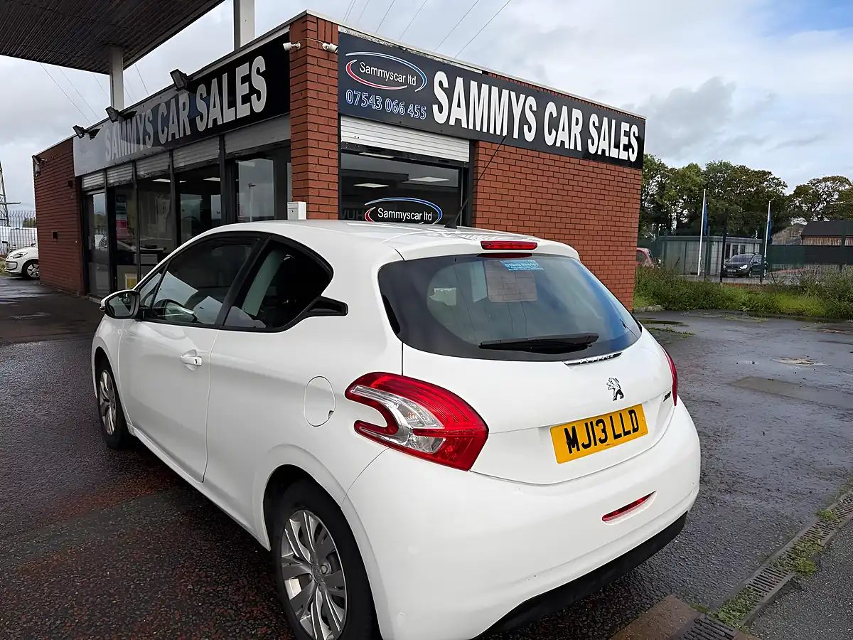Used 2013 Peugeot 208 Access+ White - Interior and Exterior details 5