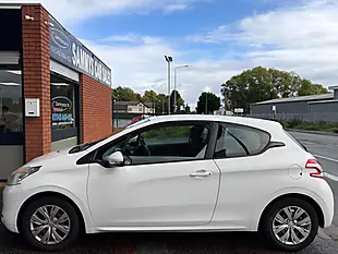 Used 2013 Peugeot 208 Access+ White - Interior and Exterior details 8