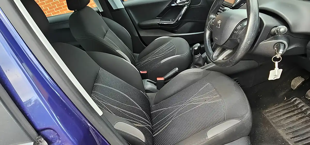 Used 2013 Peugeot 208 Active Blue - Interior and Exterior details 4