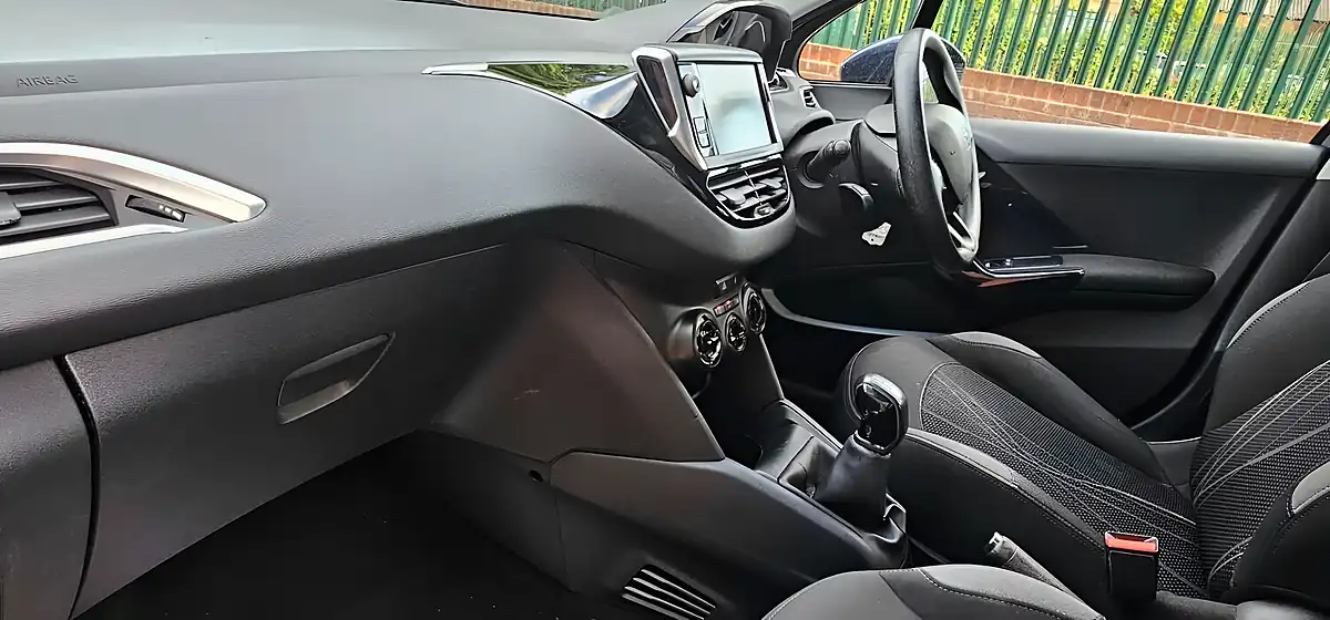 Used 2013 Peugeot 208 Active Blue - Interior and Exterior details 8