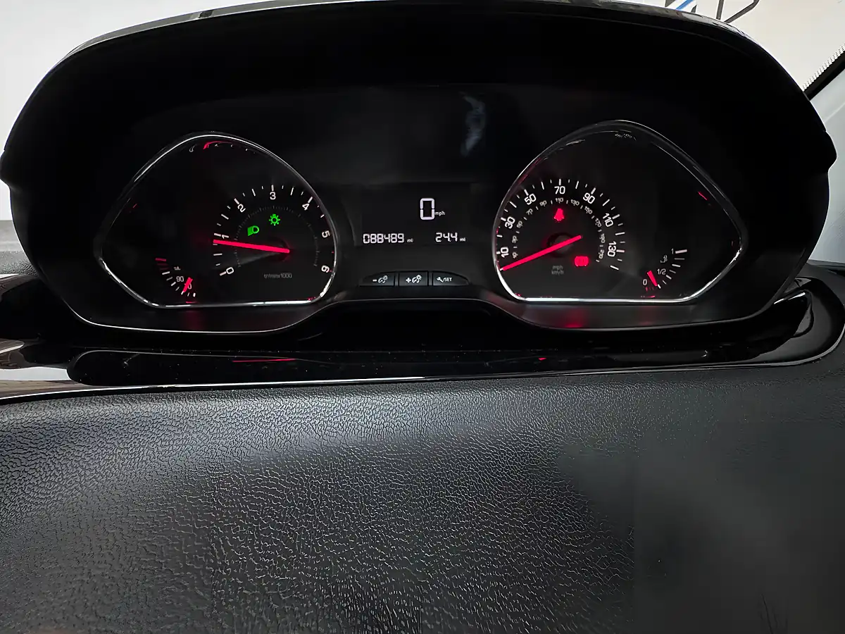 Used 2013 Peugeot 208 Active Rioja Red - Interior and Exterior details 10