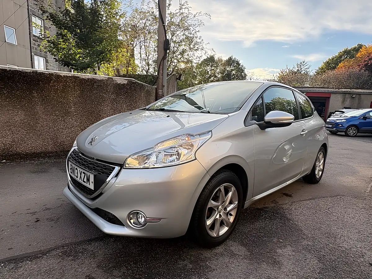 Used 2013 Peugeot 208 Active Silver - Interior and Exterior details 2