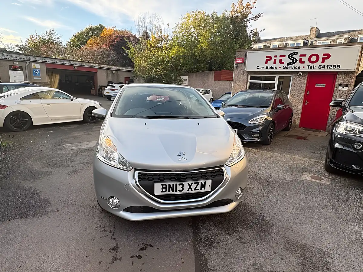 Used 2013 Peugeot 208 Active Silver - Interior and Exterior details 3