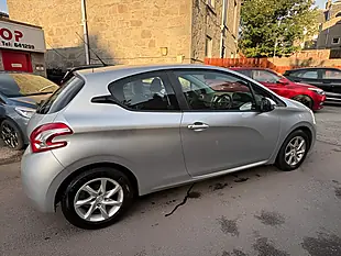 Used 2013 Peugeot 208 Active Silver - Interior and Exterior details 4