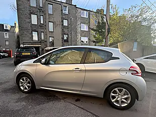 Used 2013 Peugeot 208 Active Silver - Interior and Exterior details 6