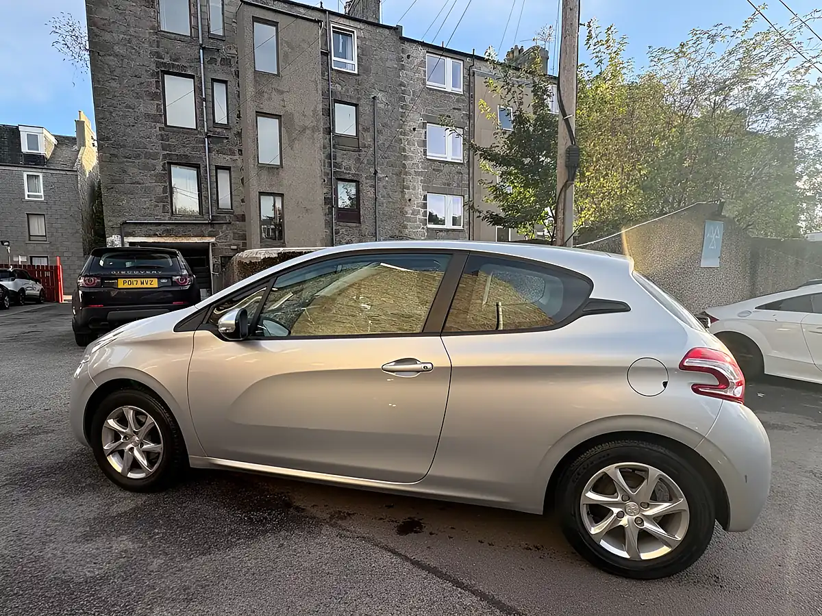Used 2013 Peugeot 208 Active Silver - Interior and Exterior details 6