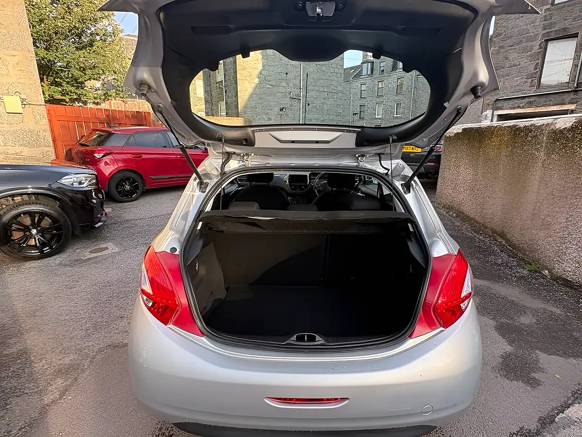 Used 2013 Peugeot 208 Active Silver - Interior and Exterior details 8