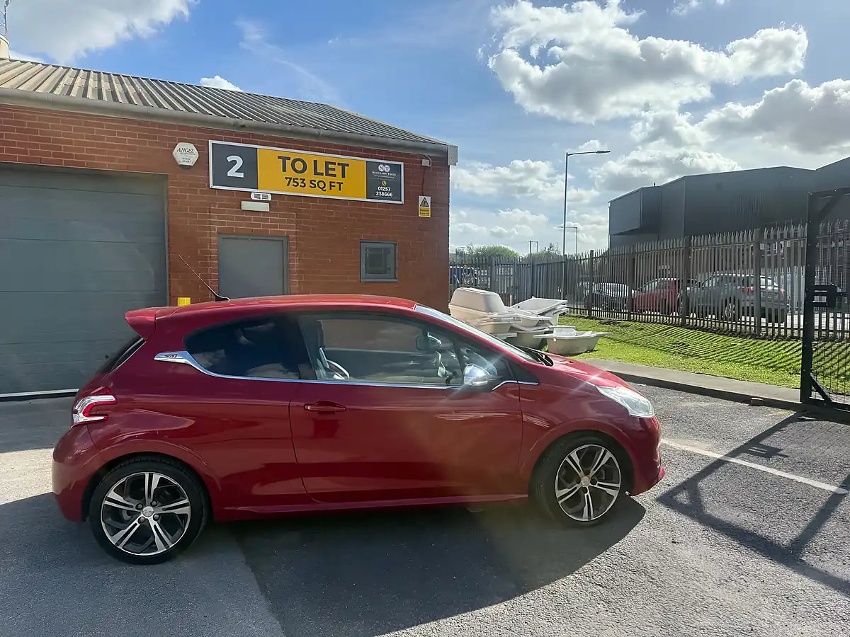 Used 2013 Peugeot 208 GTI Red - Interior and Exterior details 10
