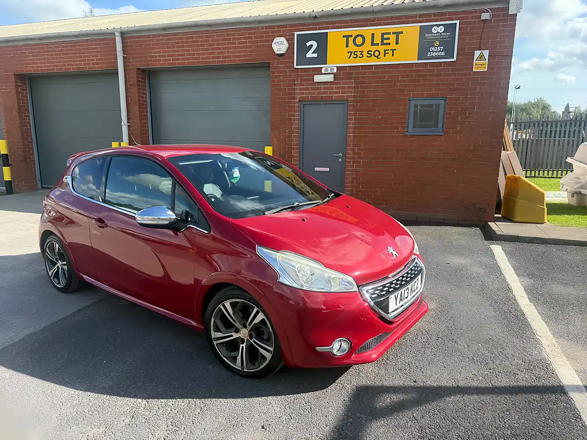Used 2013 Peugeot 208 GTI Red - Interior and Exterior details 9
