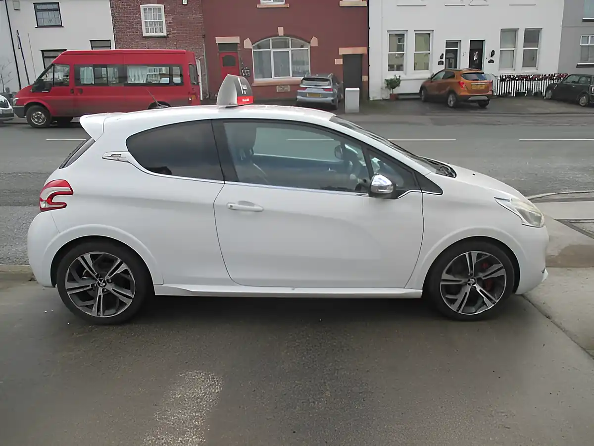 Used 2013 Peugeot 208 GTI White - Interior and Exterior details 4