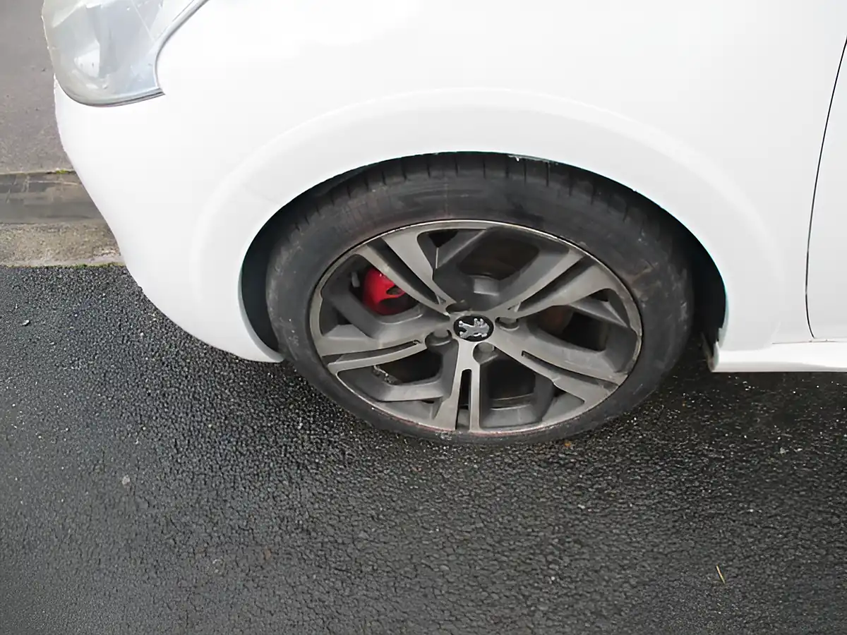 Used 2013 Peugeot 208 GTI White - Interior and Exterior details 5
