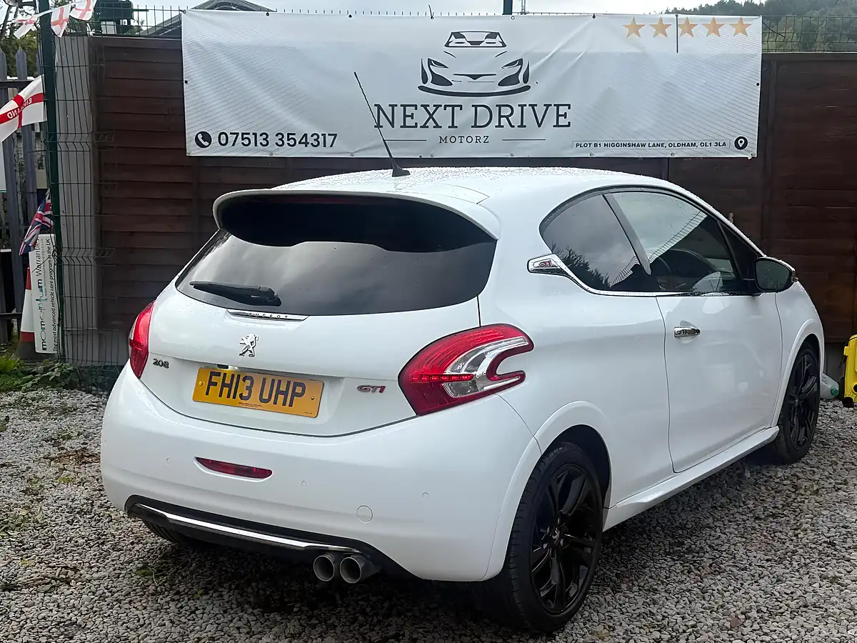 Used 2013 Peugeot 208 GTI White - Interior and Exterior details 10