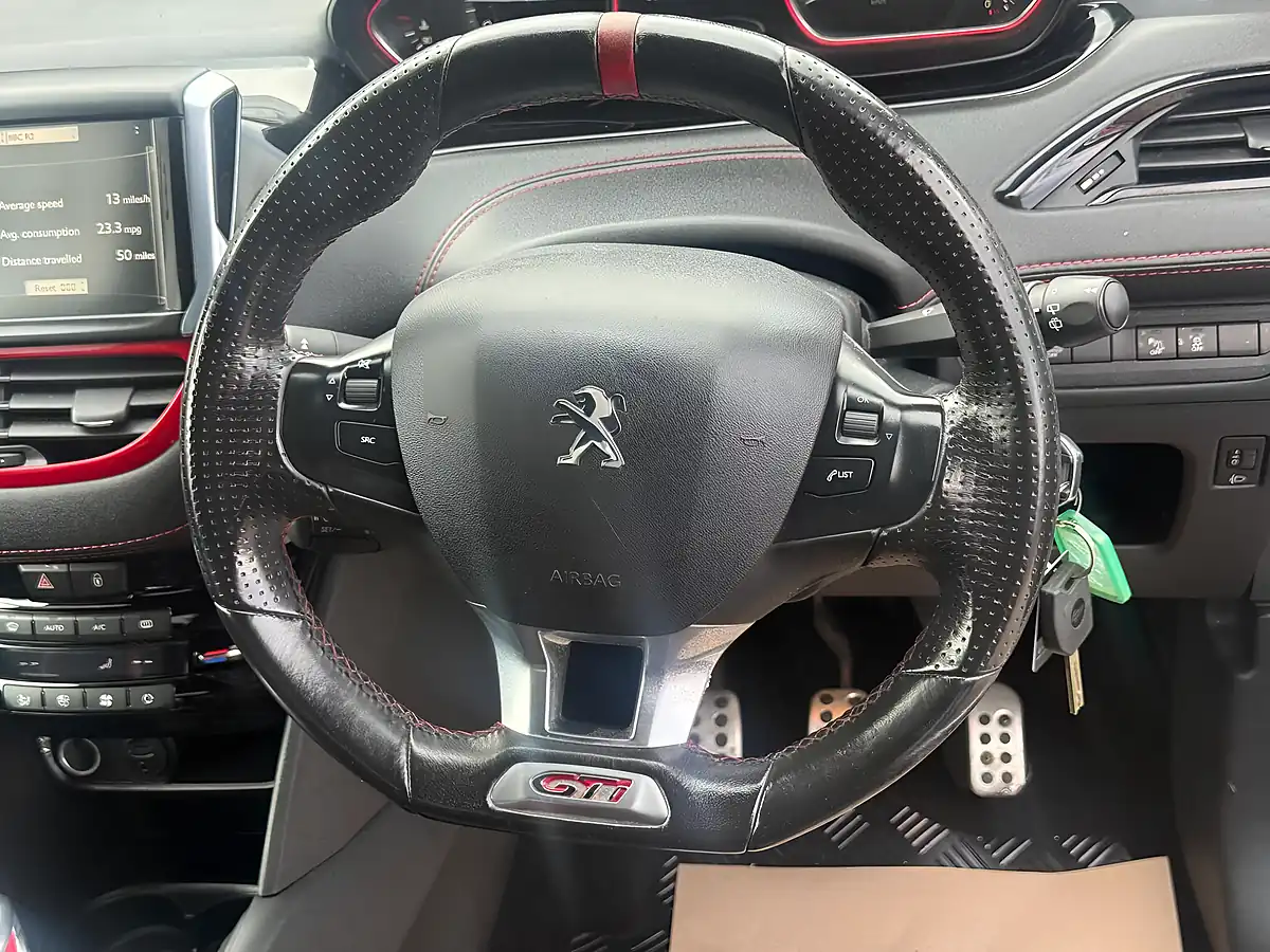 Used 2013 Peugeot 208 GTI White - Interior and Exterior details 16
