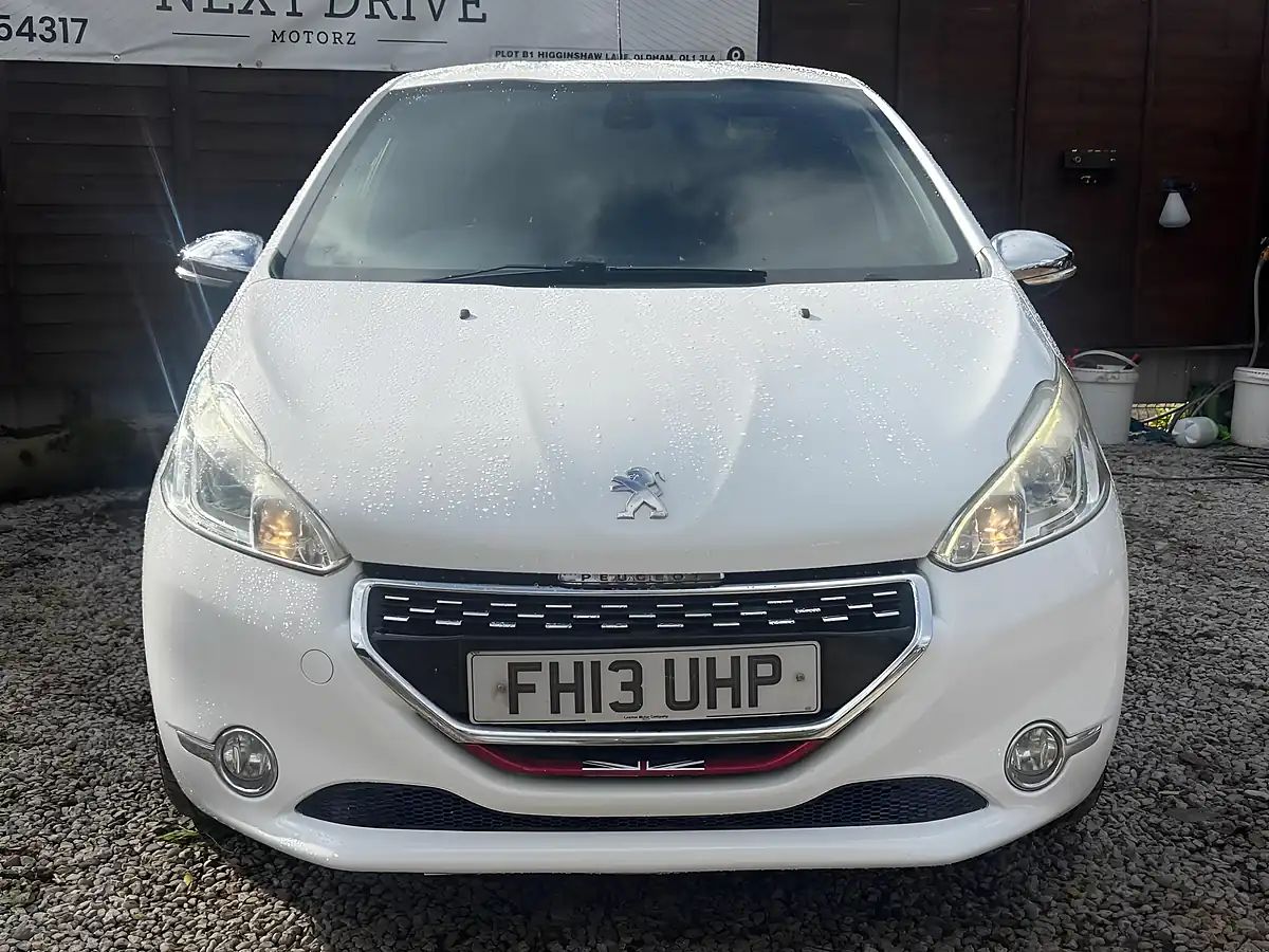 Used 2013 Peugeot 208 GTI White - Interior and Exterior details 4