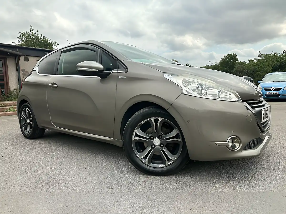 Used 2013 Peugeot 208 Intuitive Grey - Front View