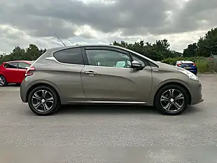 Used 2013 Peugeot 208 Intuitive Grey - Interior and Exterior details 11