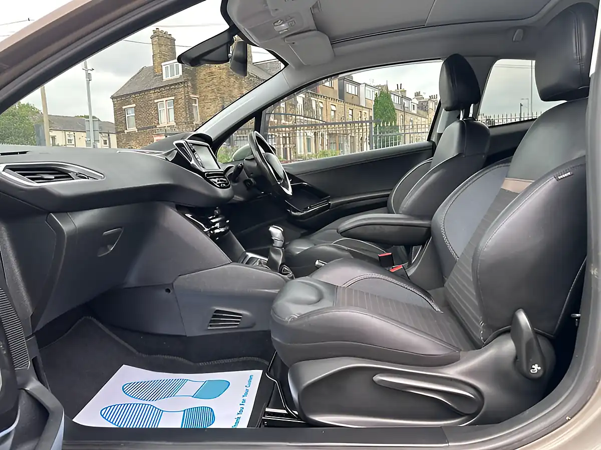 Used 2013 Peugeot 208 Intuitive Grey - Interior and Exterior details 20