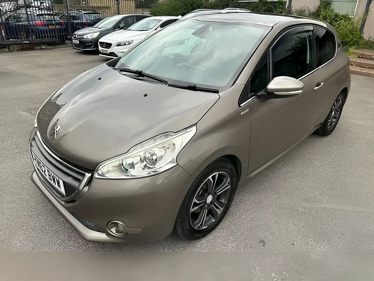 Used 2013 Peugeot 208 Intuitive Grey - Interior and Exterior details 7