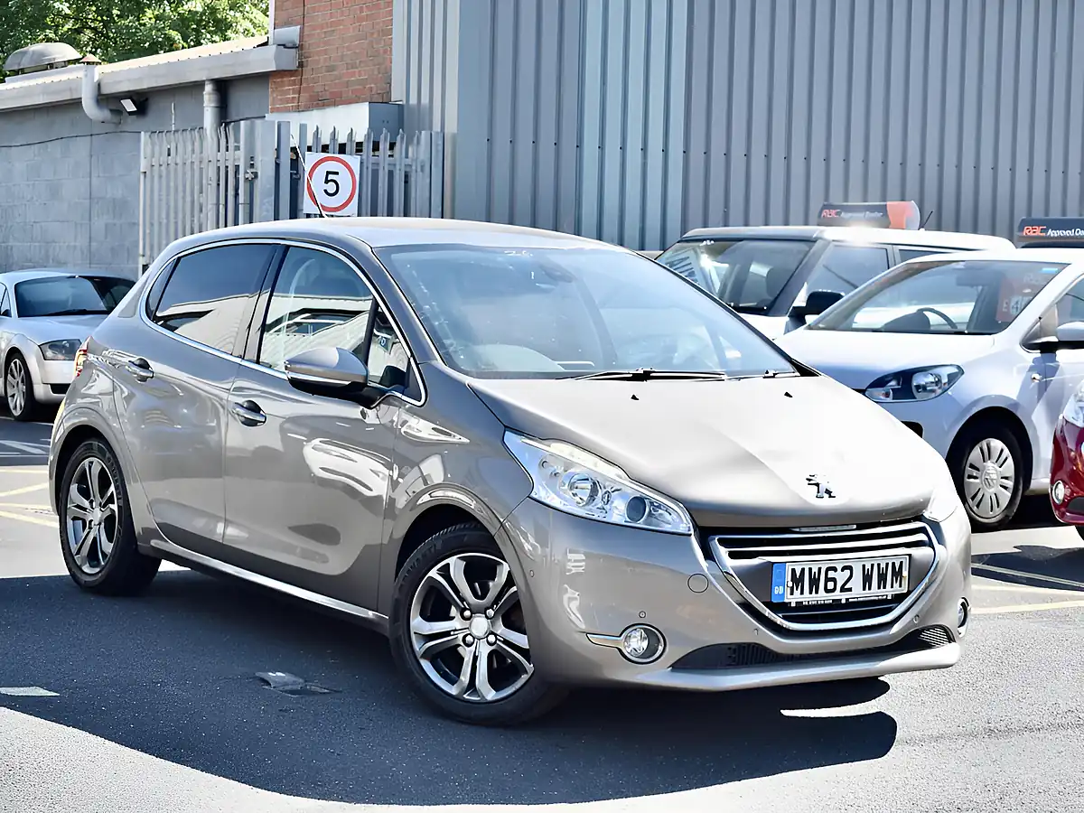 Used 2013 Peugeot 208 Intuitive Grey - Front View