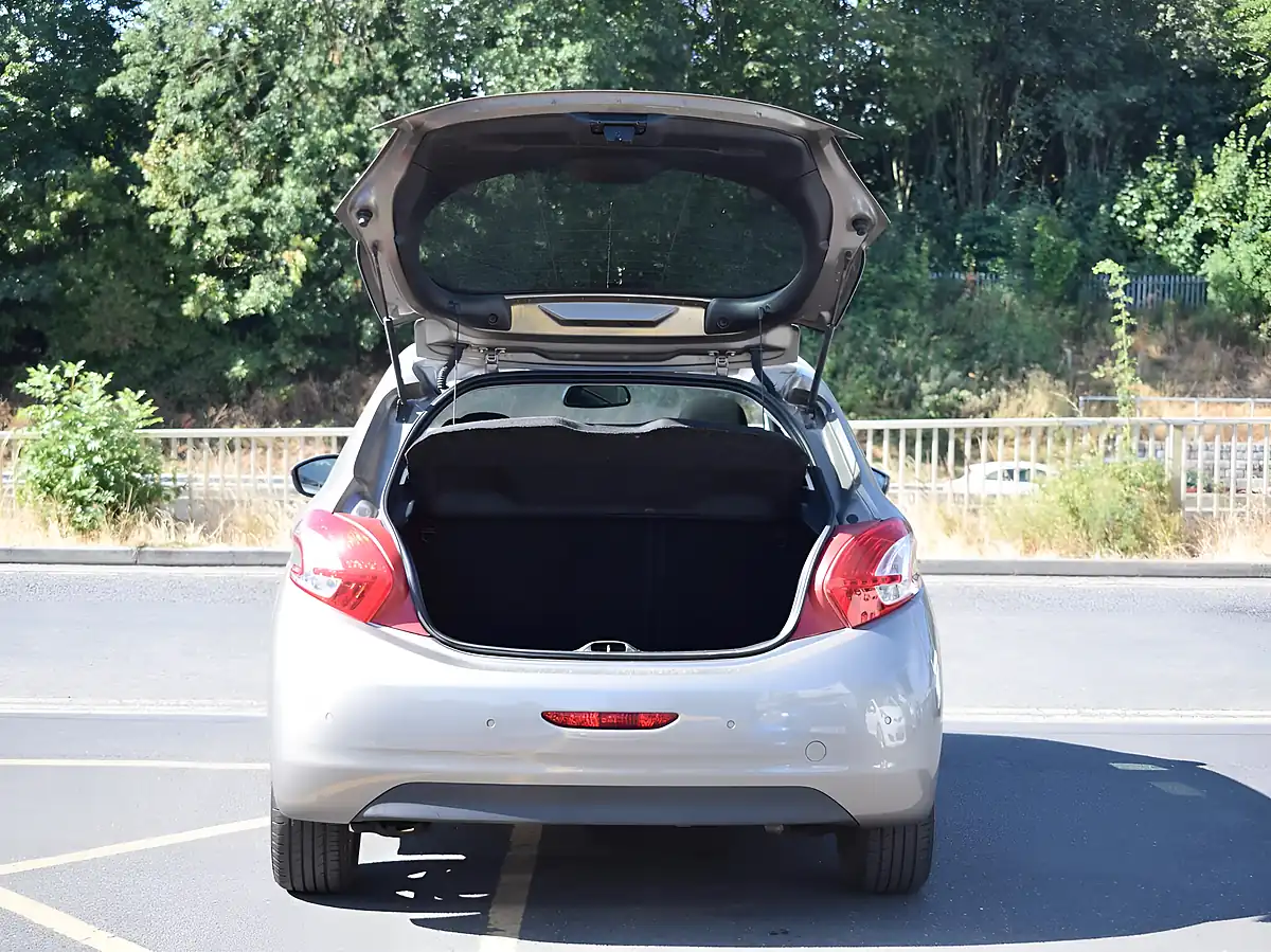 Used 2013 Peugeot 208 Intuitive Grey - Interior and Exterior details 6