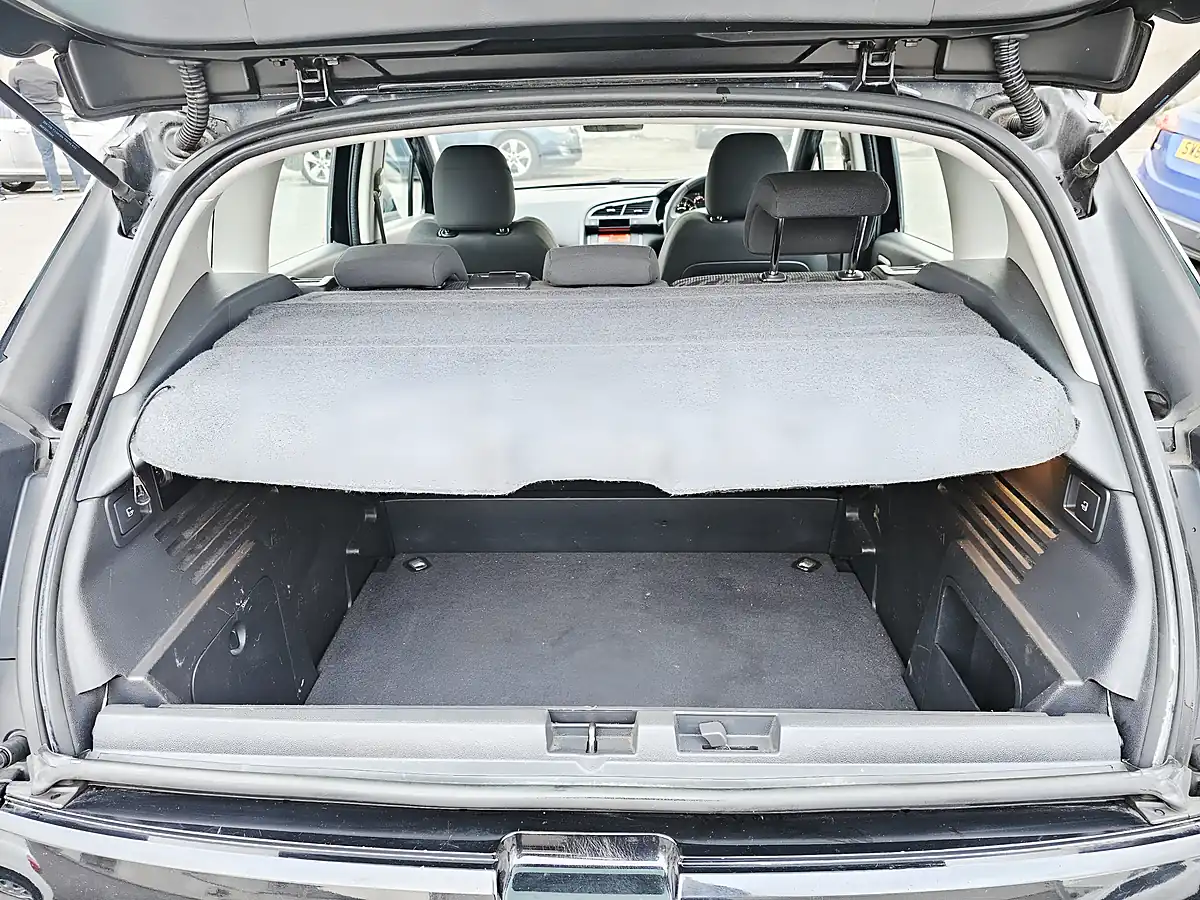 Used 2013 Peugeot 3008 Active Black - Interior and Exterior details 7