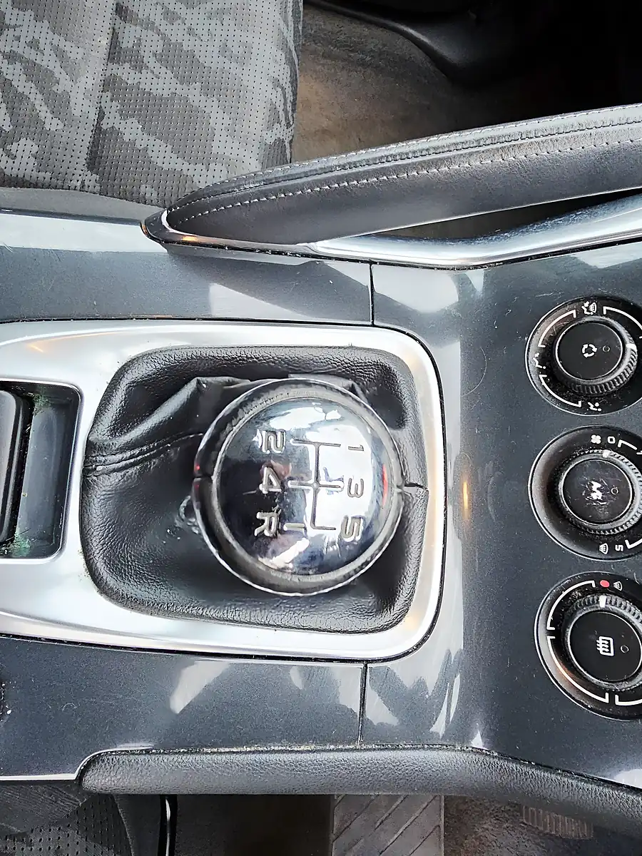 Used 2013 Peugeot 3008 Active Black - Interior and Exterior details 11