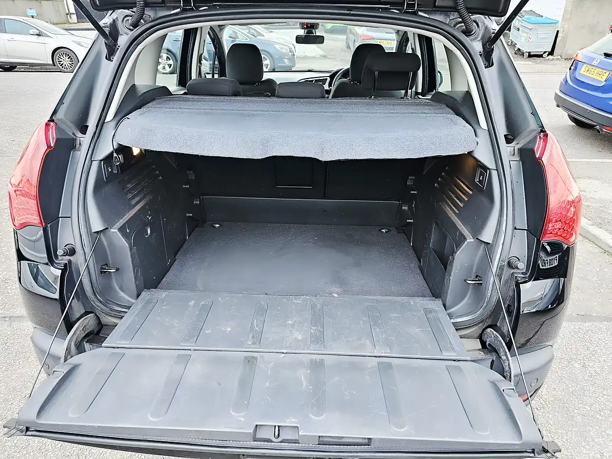 Used 2013 Peugeot 3008 Active Black - Interior and Exterior details 8
