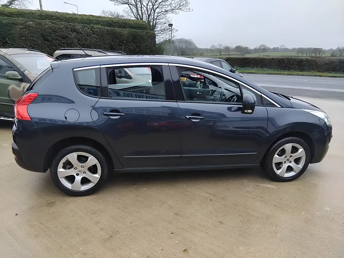 Used 2013 Peugeot 3008 Active Blue - Interior and Exterior details 14
