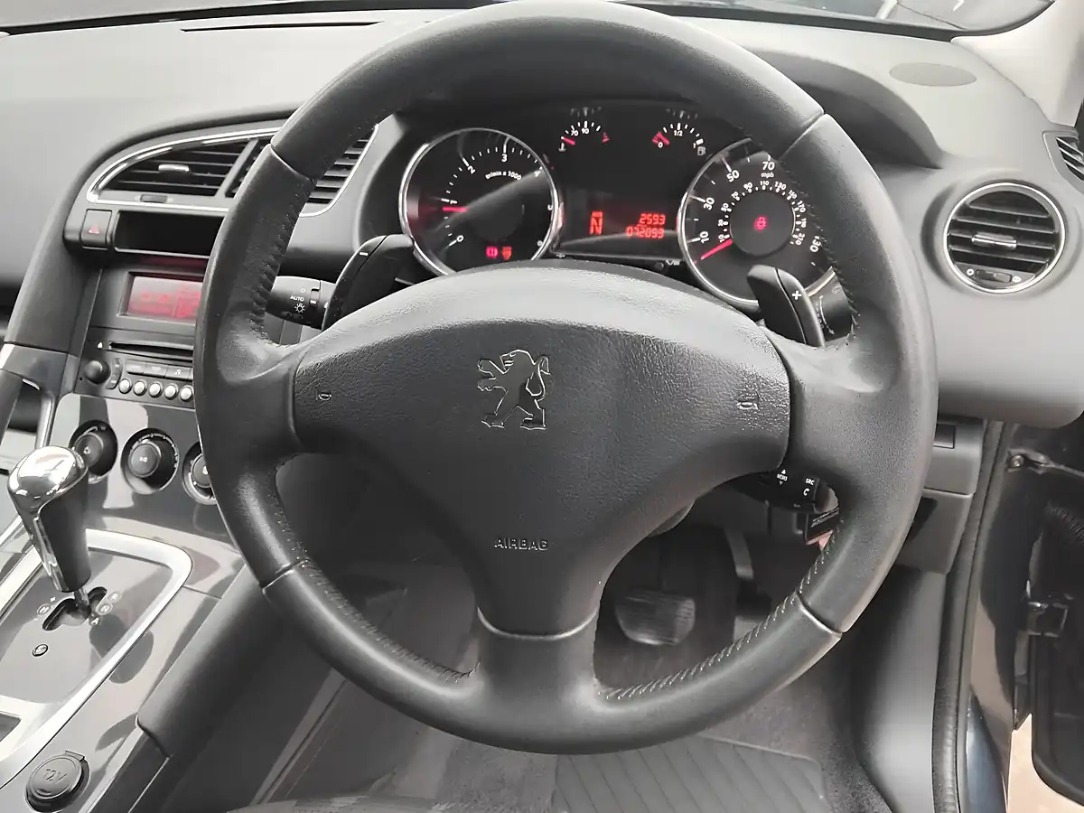 Used 2013 Peugeot 3008 Active Blue - Interior and Exterior details 18