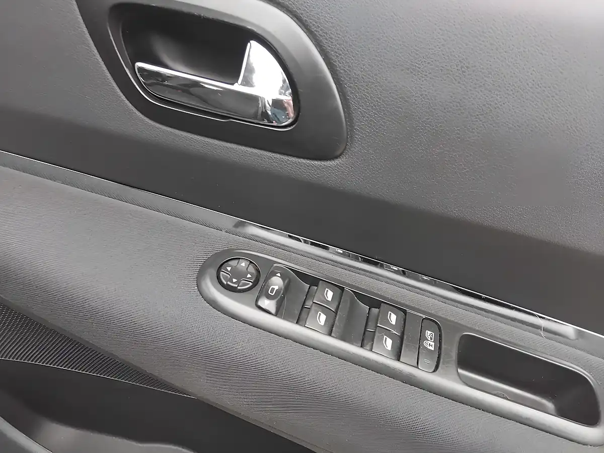 Used 2013 Peugeot 3008 Active Blue - Interior and Exterior details 20