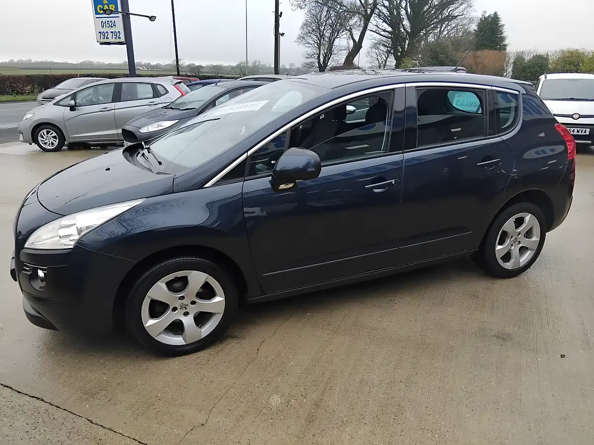 Used 2013 Peugeot 3008 Active Blue - Interior and Exterior details 4