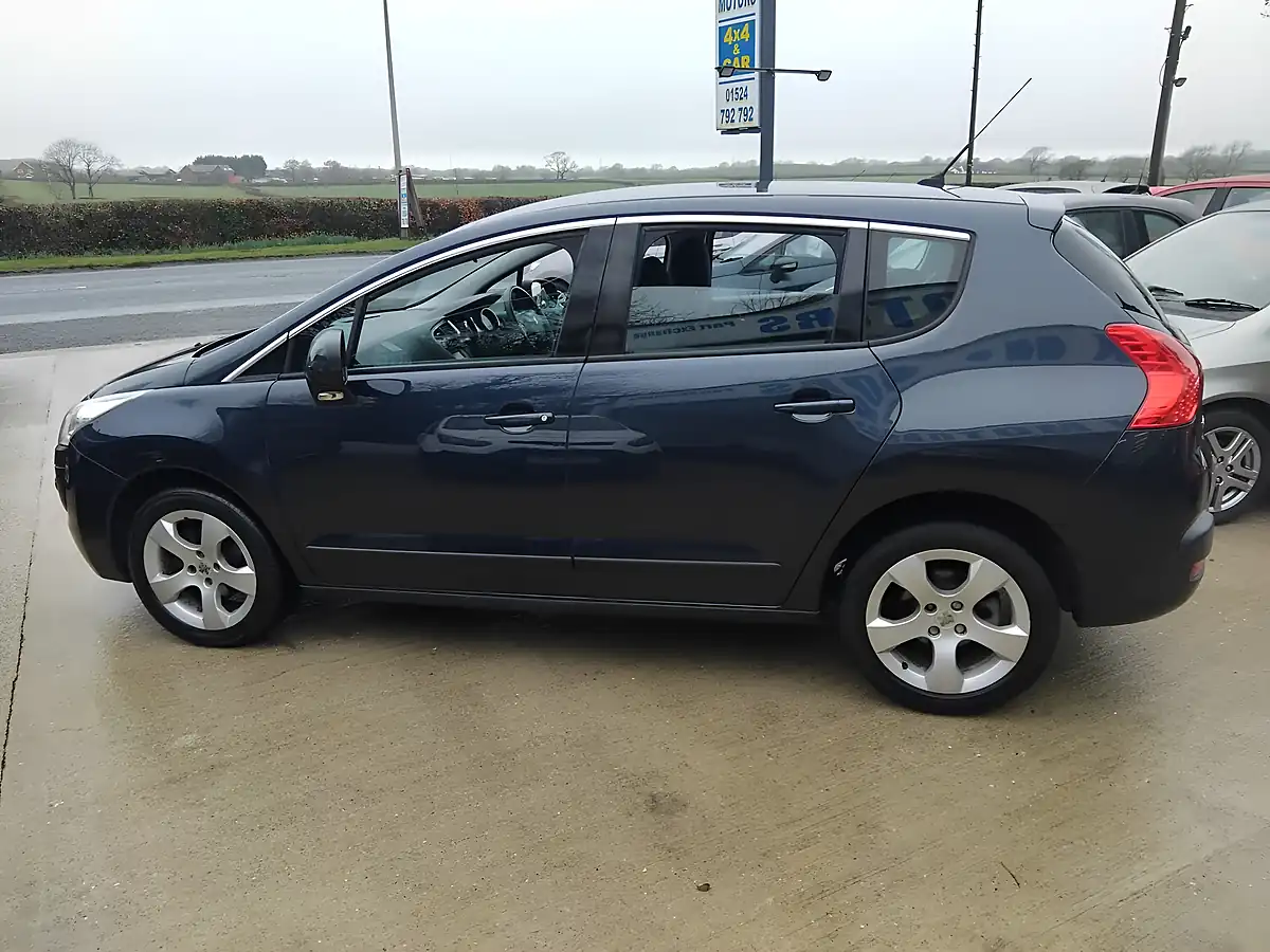 Used 2013 Peugeot 3008 Active Blue - Interior and Exterior details 5