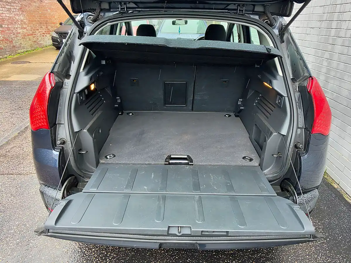 Used 2013 Peugeot 3008 Active Egc Blue - Interior and Exterior details 12