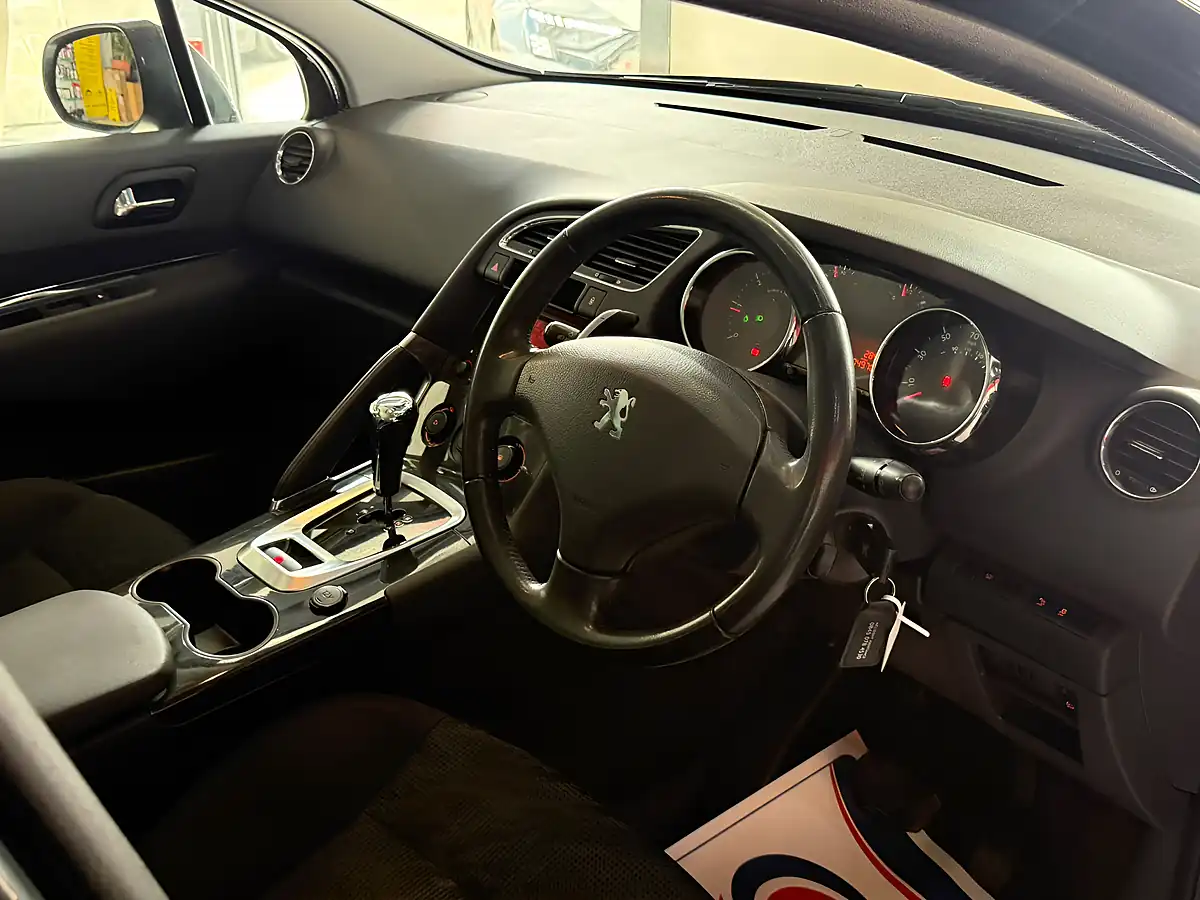 Used 2013 Peugeot 3008 Active Grey - Interior and Exterior details 15