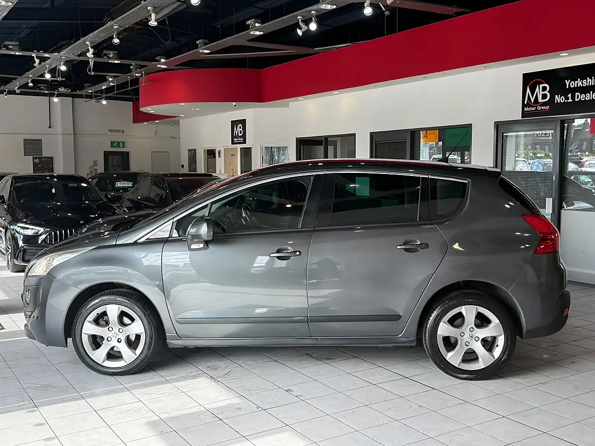 Used 2013 Peugeot 3008 Active Grey - Interior and Exterior details 5