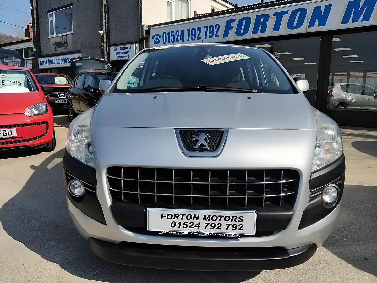 Used 2013 Peugeot 3008 Active Ii Silver - Interior and Exterior details 3