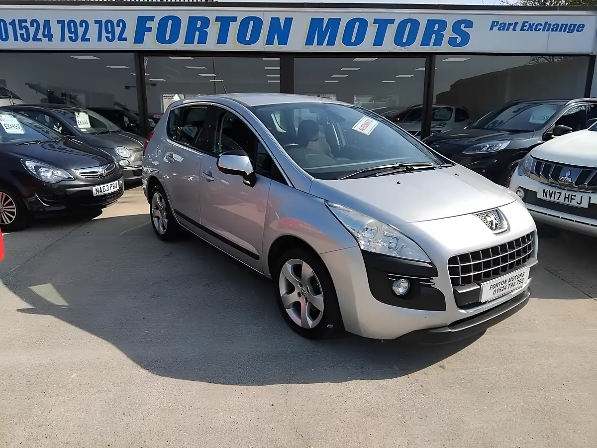 Used 2013 Peugeot 3008 Active Silver - Front View